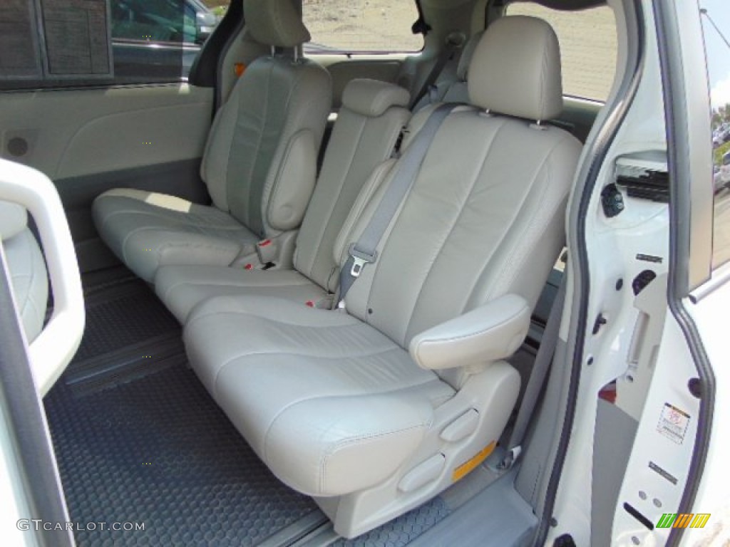 2011 Sienna XLE - Super White / Light Gray photo #17