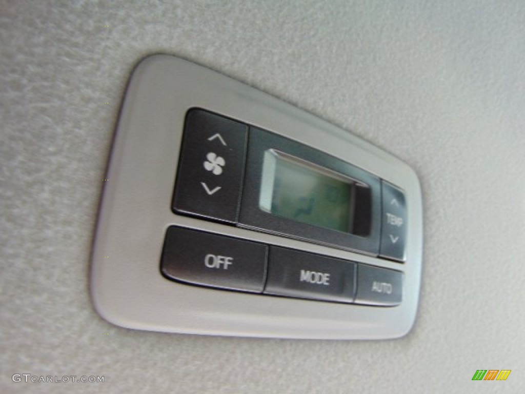 2011 Sienna XLE - Super White / Light Gray photo #18