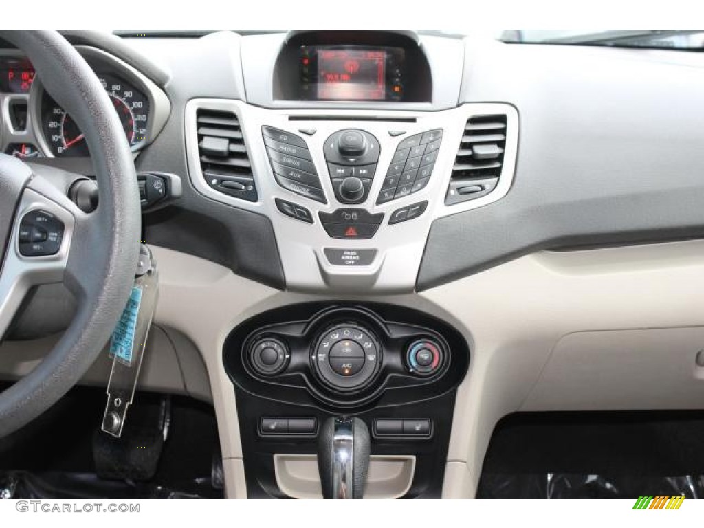 2011 Fiesta SE Hatchback - Red Candy Metallic / Light Stone/Charcoal Black Cloth photo #12