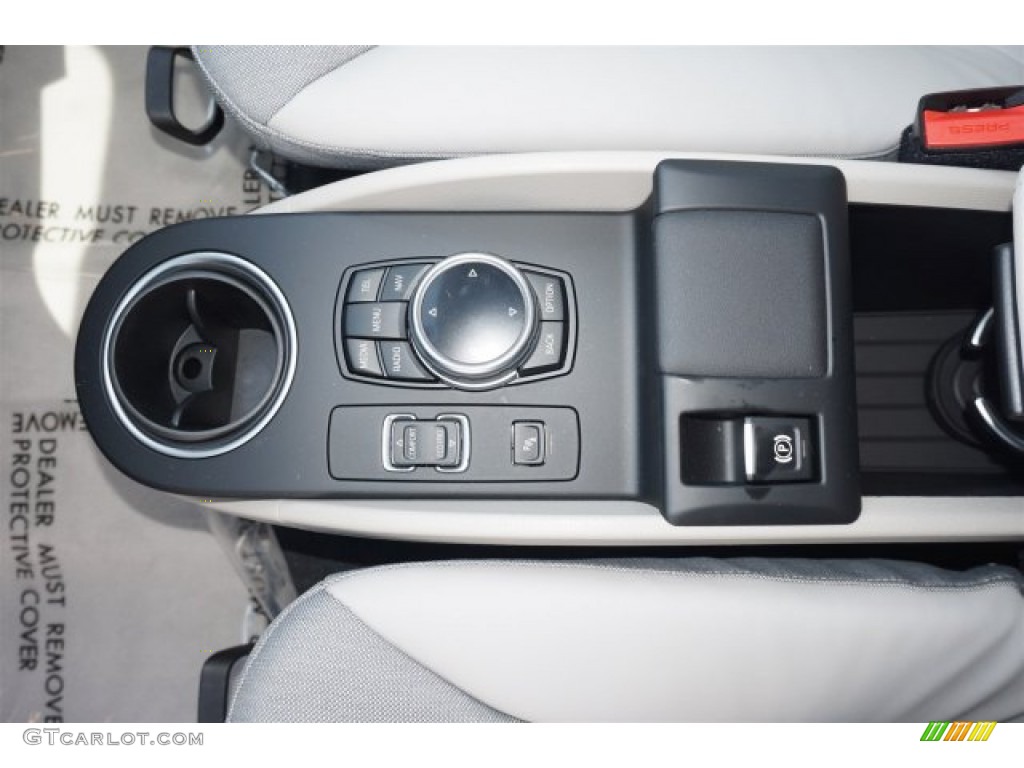 2014 BMW i3 with Range Extender Controls Photos