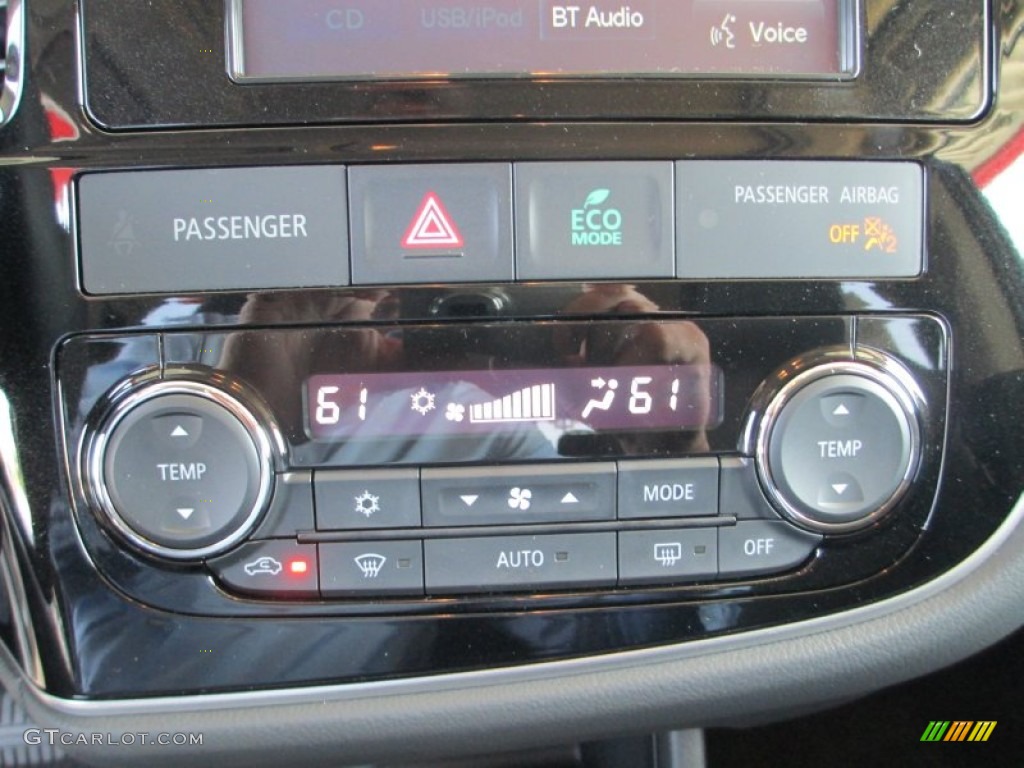 2015 Mitsubishi Outlander SE Controls Photo #95942014