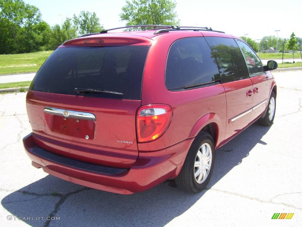 2007 Town & Country Touring - Inferno Red Crystal Pearl / Medium Slate Gray photo #8