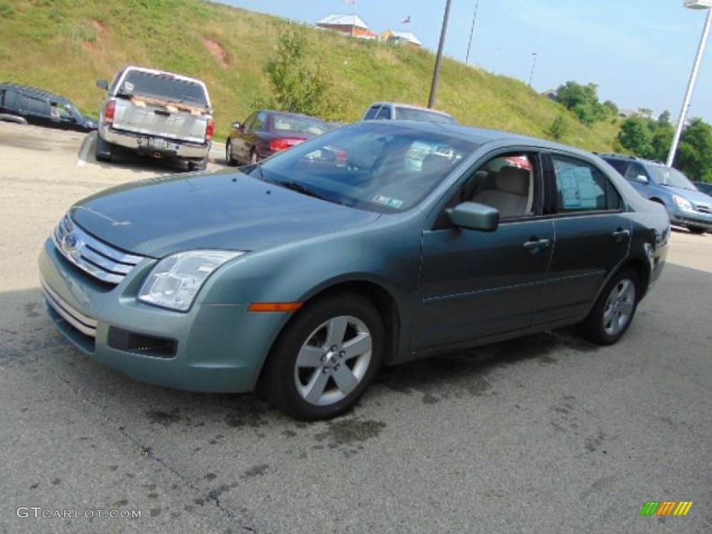 2006 Fusion SE V6 - Titanium Green Metallic / Camel photo #5