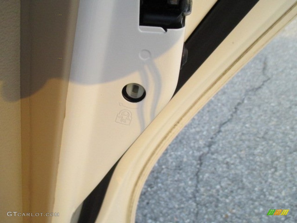 2009 STS 4 V6 AWD - White Diamond Tricoat / Cashmere photo #37