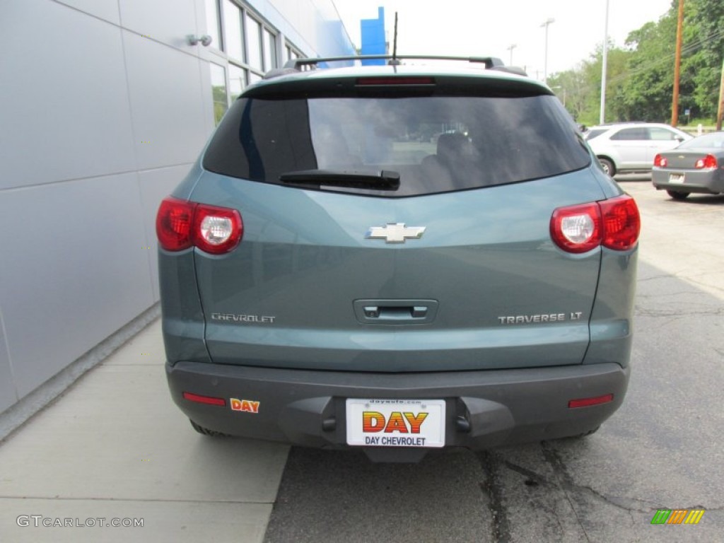 2009 Traverse LT - Silver Moss Metallic / Dark Gray/Light Gray photo #5