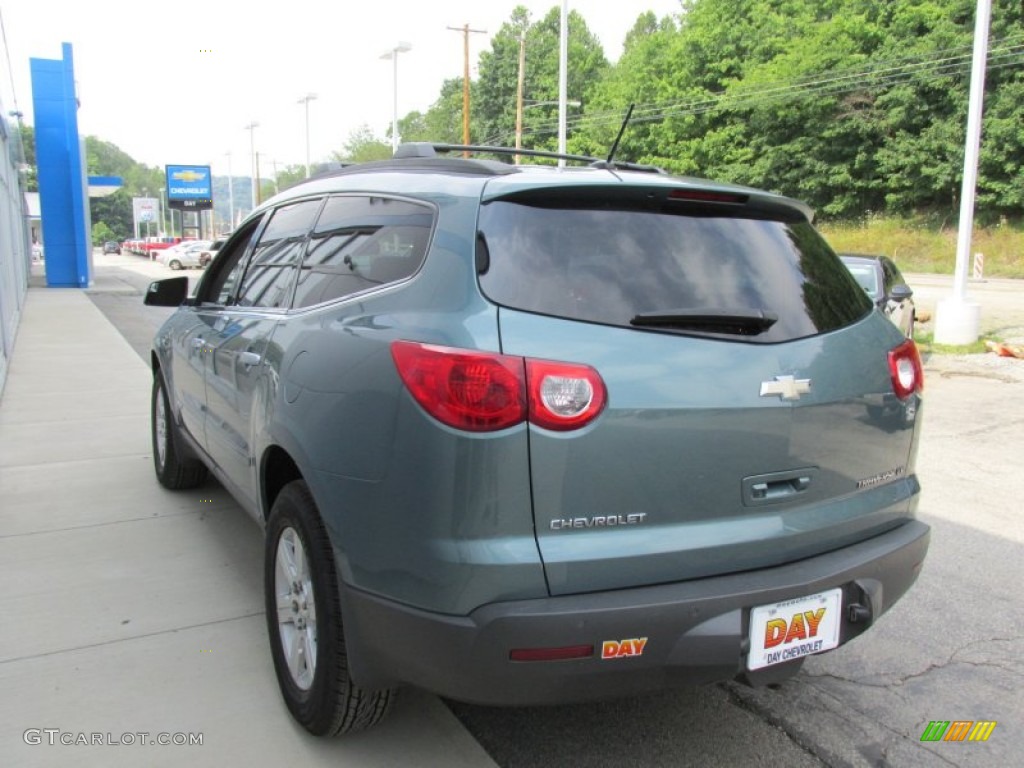 2009 Traverse LT - Silver Moss Metallic / Dark Gray/Light Gray photo #6