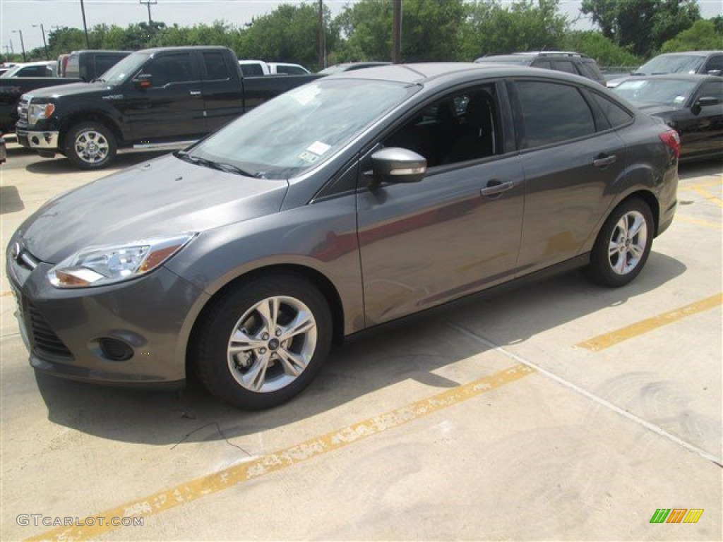 2014 Focus SE Sedan - Sterling Gray / Charcoal Black photo #3