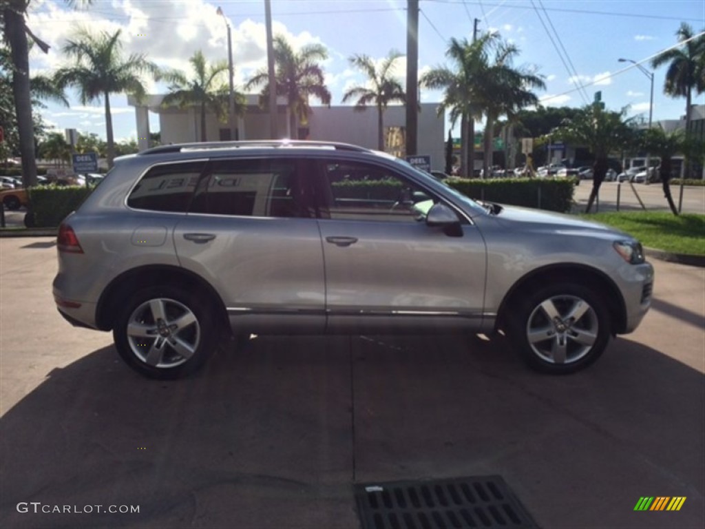 2012 Touareg VR6 FSI Lux 4XMotion - Cool Silver Metallic / Saddle Brown photo #6