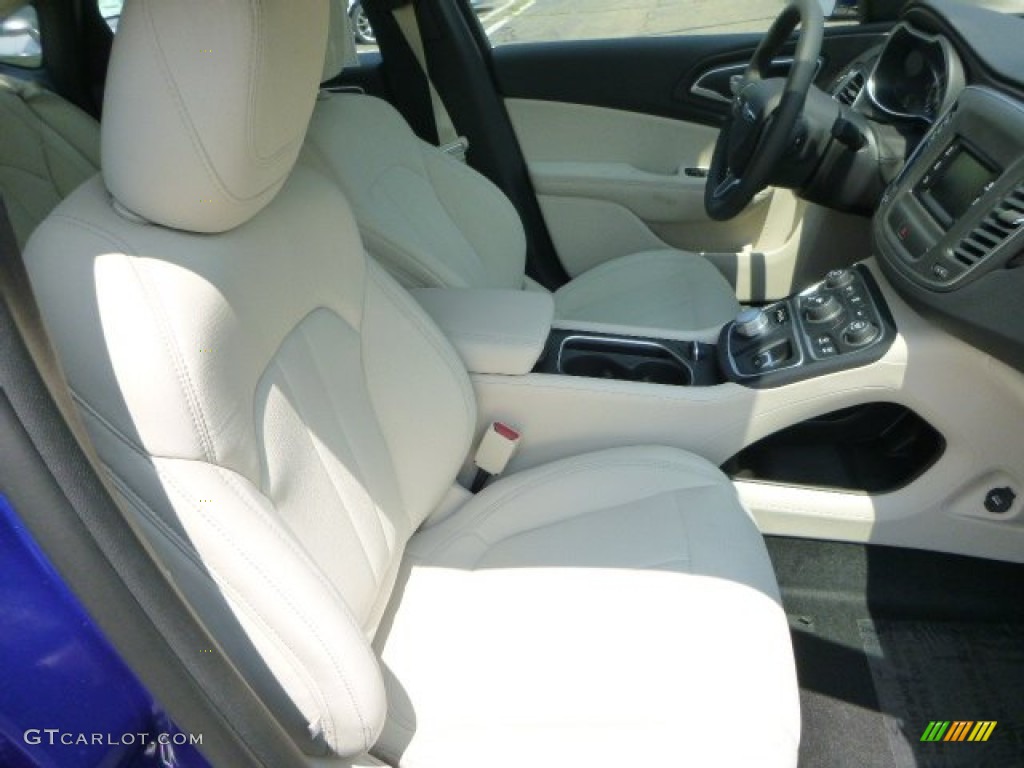 2015 Chrysler 200 Limited Front Seat Photo #95970512