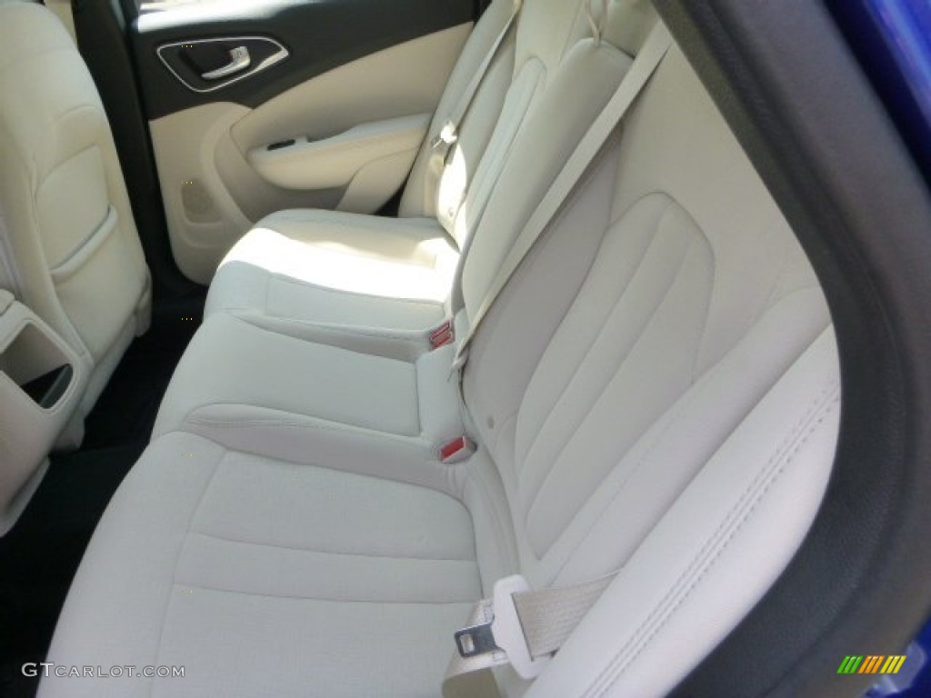 2015 Chrysler 200 Limited Rear Seat Photos