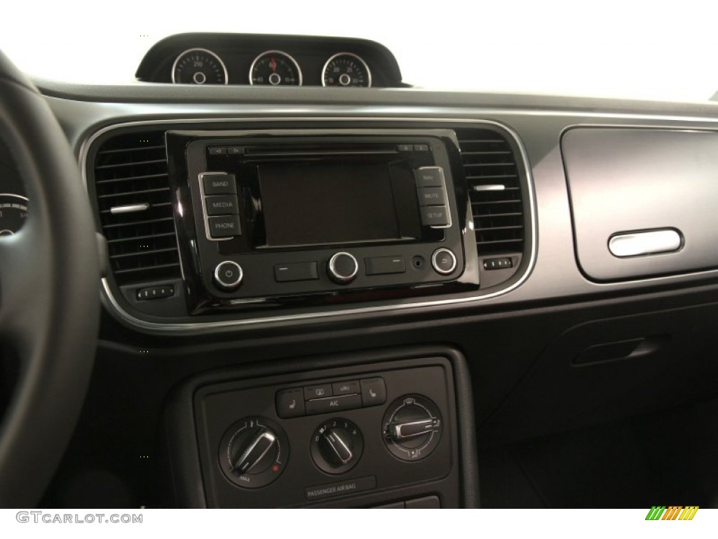 2014 Volkswagen Beetle R-Line Controls Photo #95974637