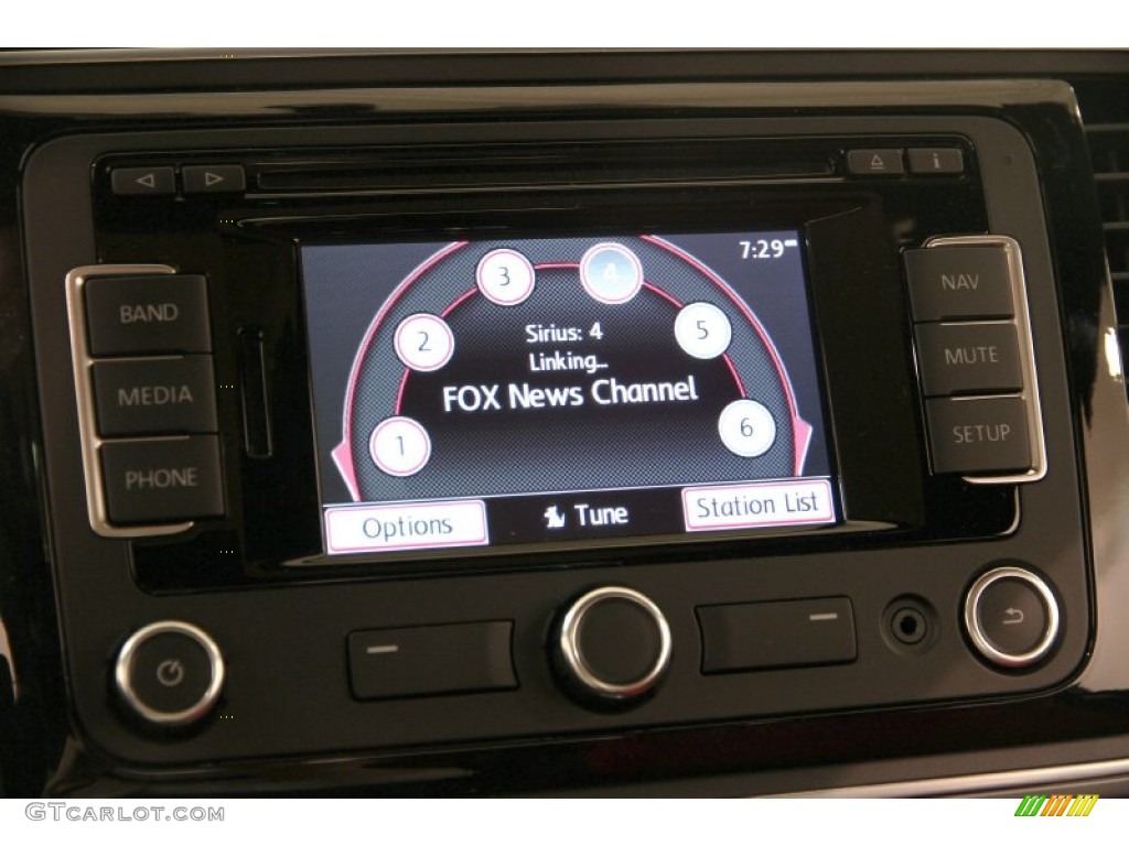 2014 Volkswagen Beetle R-Line Controls Photo #95974718