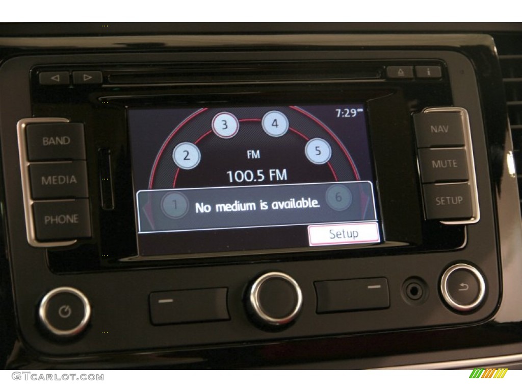 2014 Volkswagen Beetle R-Line Controls Photos