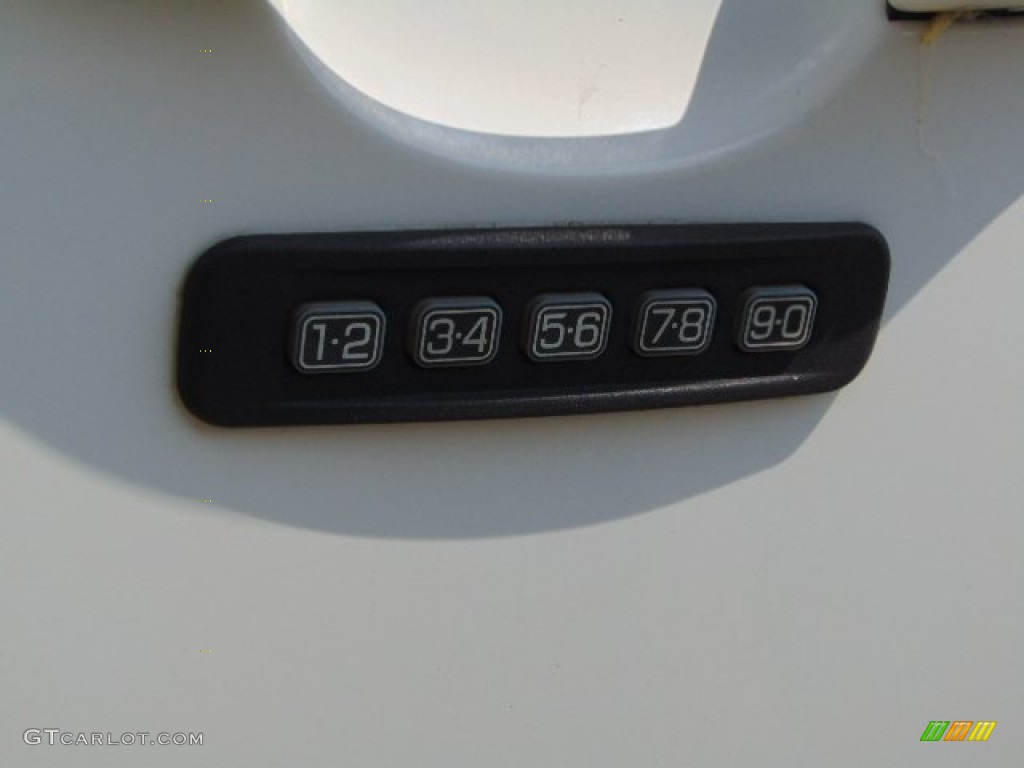 2008 Mariner V6 4WD - Oxford White / Black photo #5