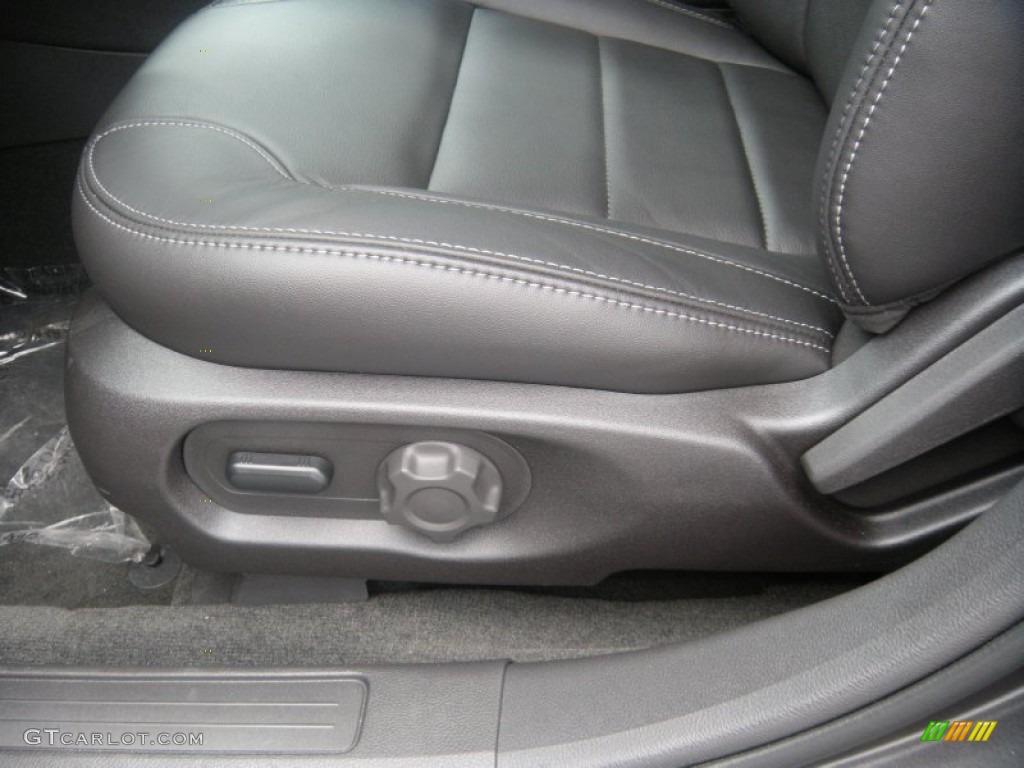 2015 Ford Taurus SEL Front Seat Photo #95982919