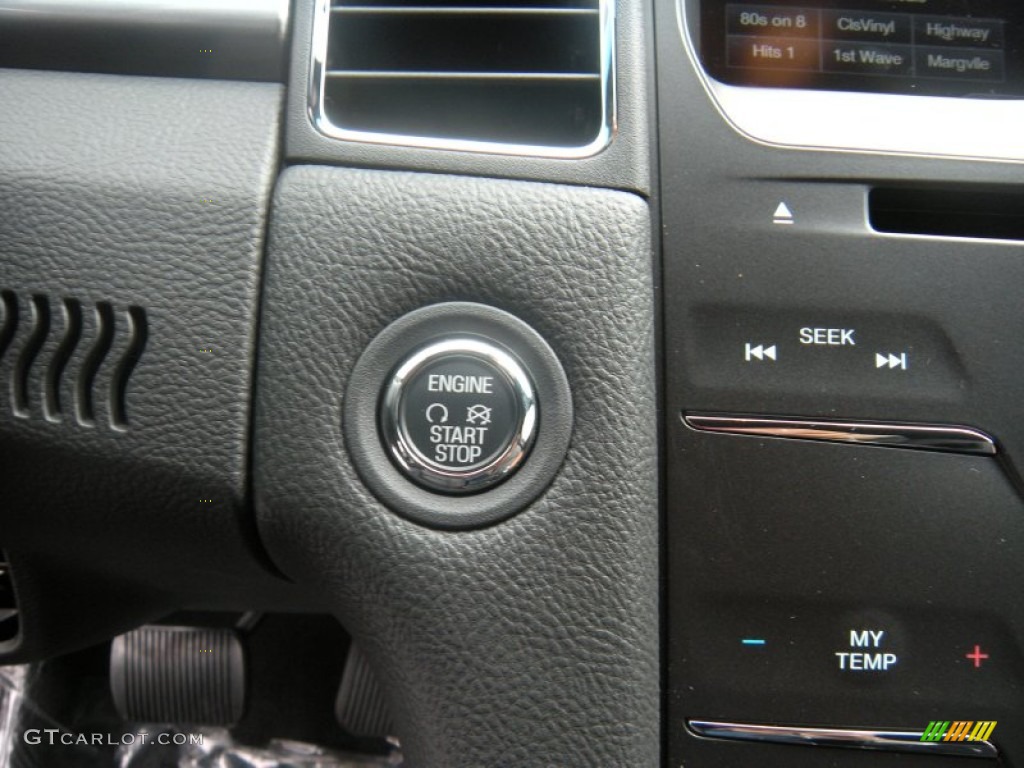 2015 Ford Taurus SEL Controls Photo #95983003