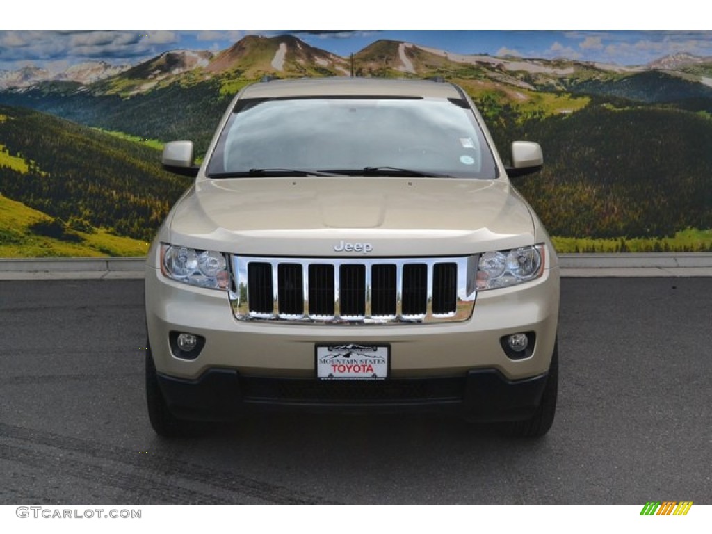 2011 Grand Cherokee Laredo X Package 4x4 - White Gold Metallic / Black photo #4