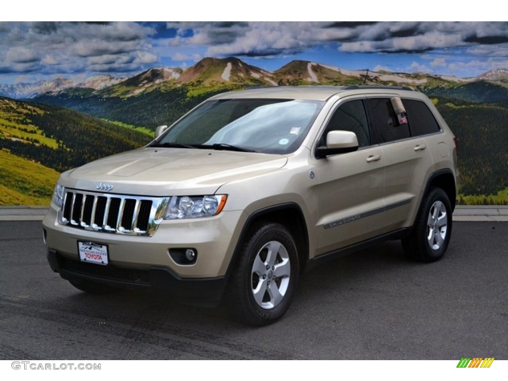 2011 Grand Cherokee Laredo X Package 4x4 - White Gold Metallic / Black photo #5