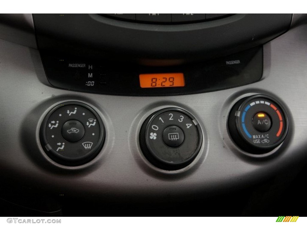 2007 Toyota RAV4 Sport Controls Photo #96001974