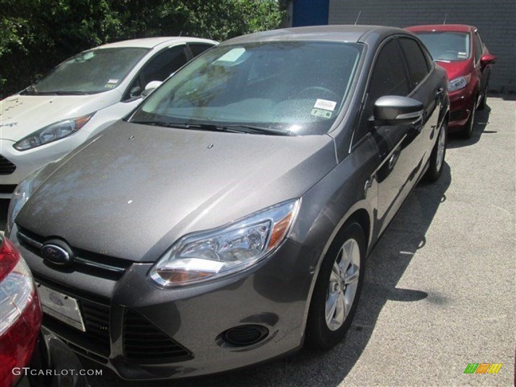 2014 Focus SE Sedan - Sterling Gray / Charcoal Black photo #3