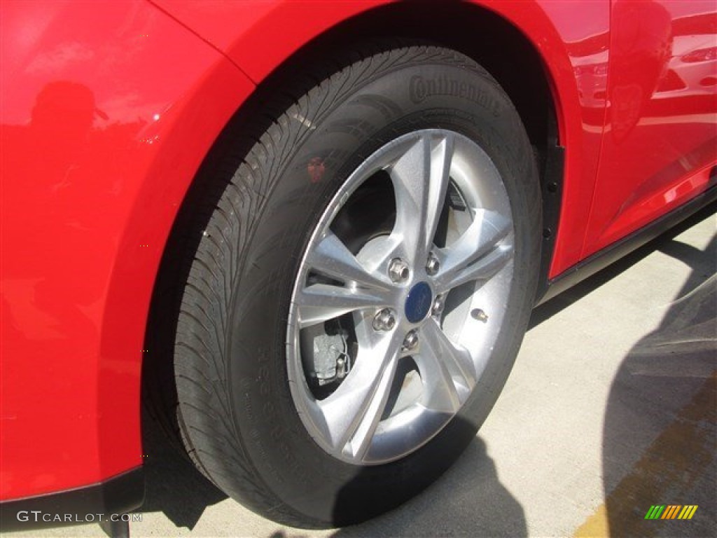 2014 Focus SE Sedan - Race Red / Medium Light Stone photo #9