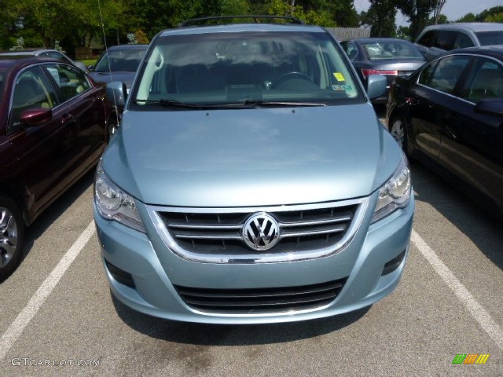 2009 Routan SE - Antigua Blue Metallic / Aero Grey photo #2