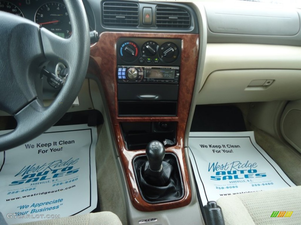 2004 Outback Wagon - White Frost Pearl / Beige photo #15