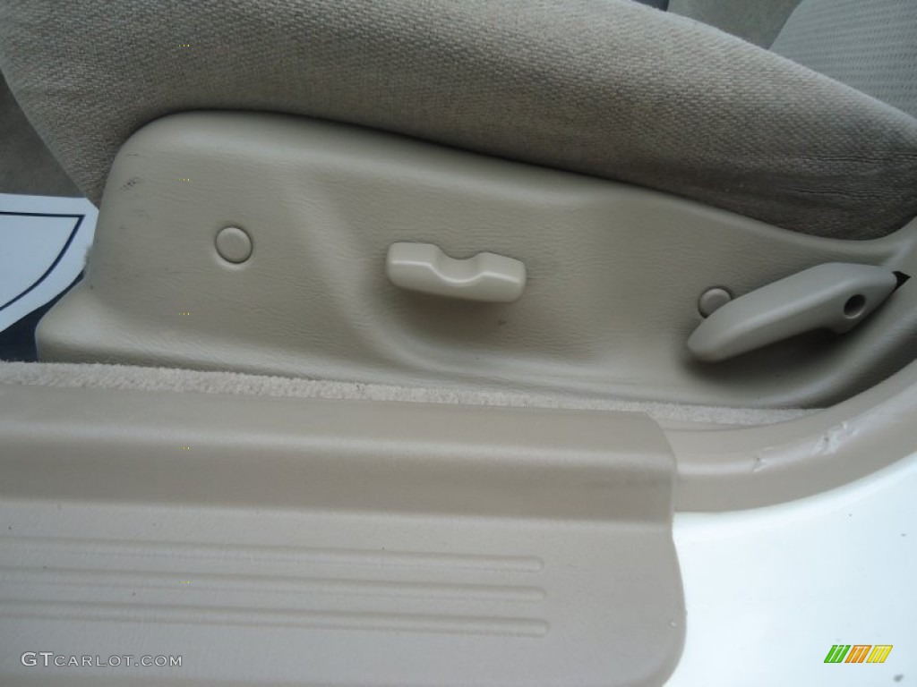 2004 Outback Wagon - White Frost Pearl / Beige photo #18