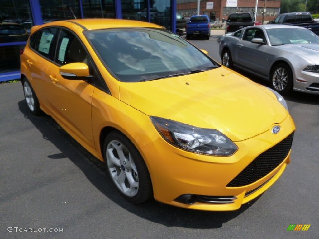 2014 Focus ST Hatchback - Tangerine Scream / ST Charcoal Black Recaro Sport Seats photo #2