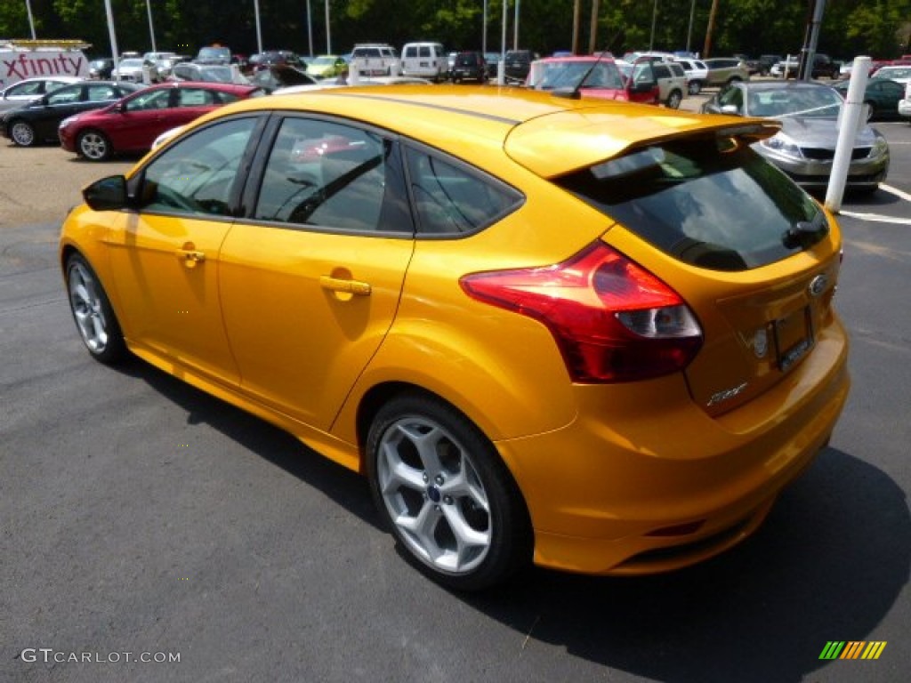 2014 Focus ST Hatchback - Tangerine Scream / ST Charcoal Black Recaro Sport Seats photo #6