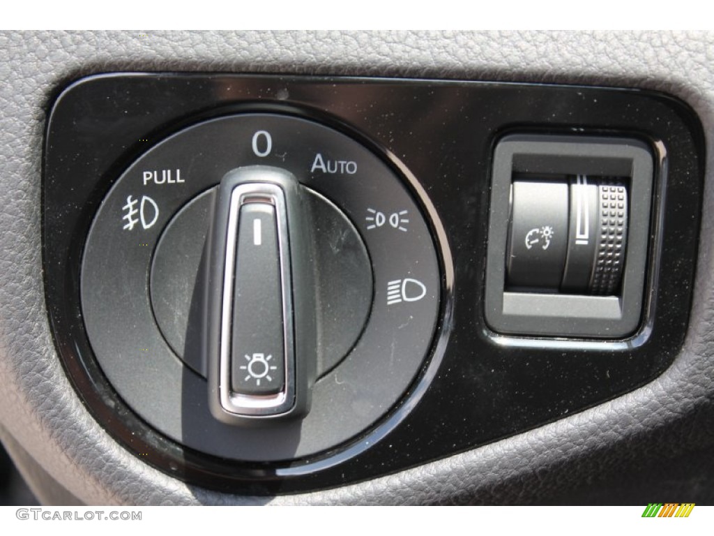 2015 Volkswagen Golf 4 Door 1.8T SEL Controls Photos