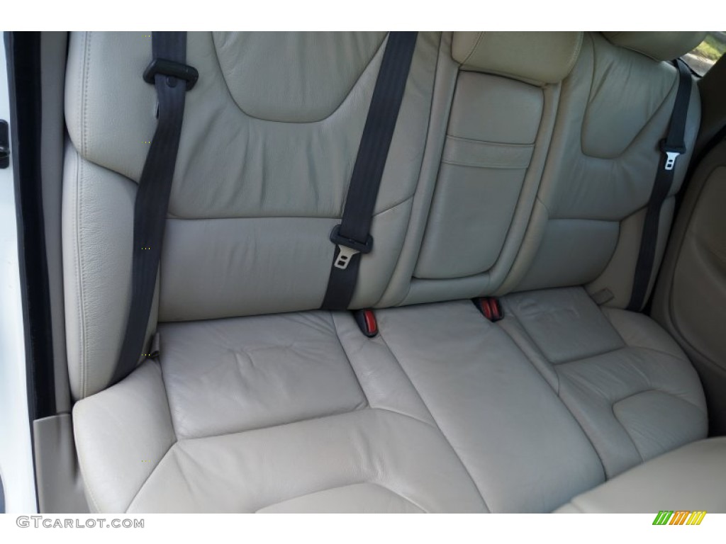 2004 V70 2.4 - Ice White / Beige/Light Sand photo #6