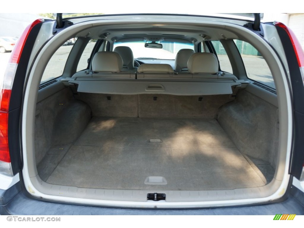 2004 V70 2.4 - Ice White / Beige/Light Sand photo #14