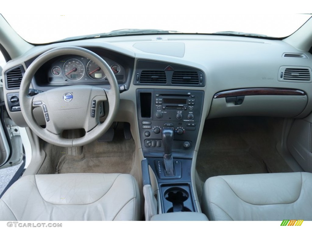 2004 V70 2.4 - Ice White / Beige/Light Sand photo #20