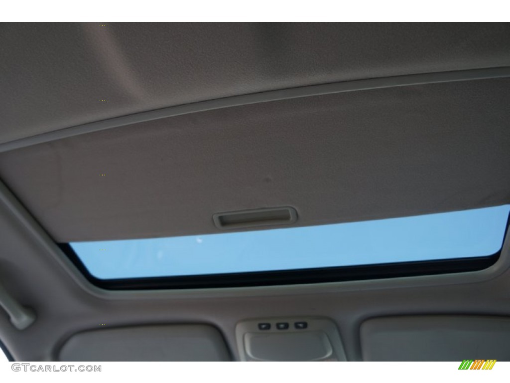 2004 V70 2.4 - Ice White / Beige/Light Sand photo #21