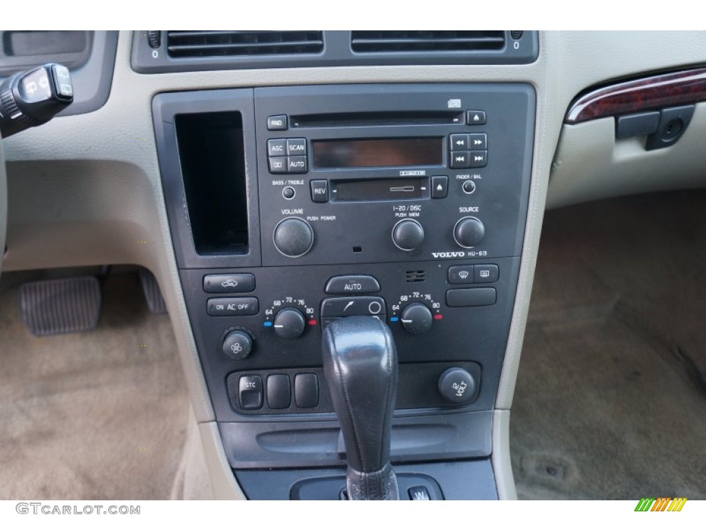 2004 V70 2.4 - Ice White / Beige/Light Sand photo #22