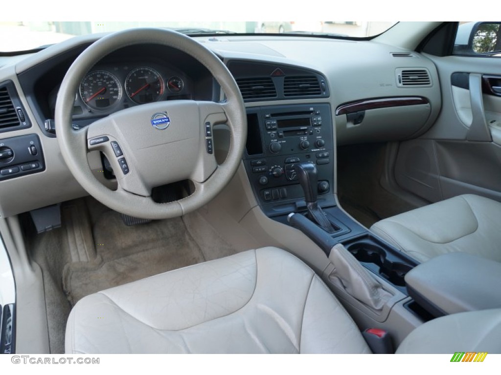 2004 V70 2.4 - Ice White / Beige/Light Sand photo #30
