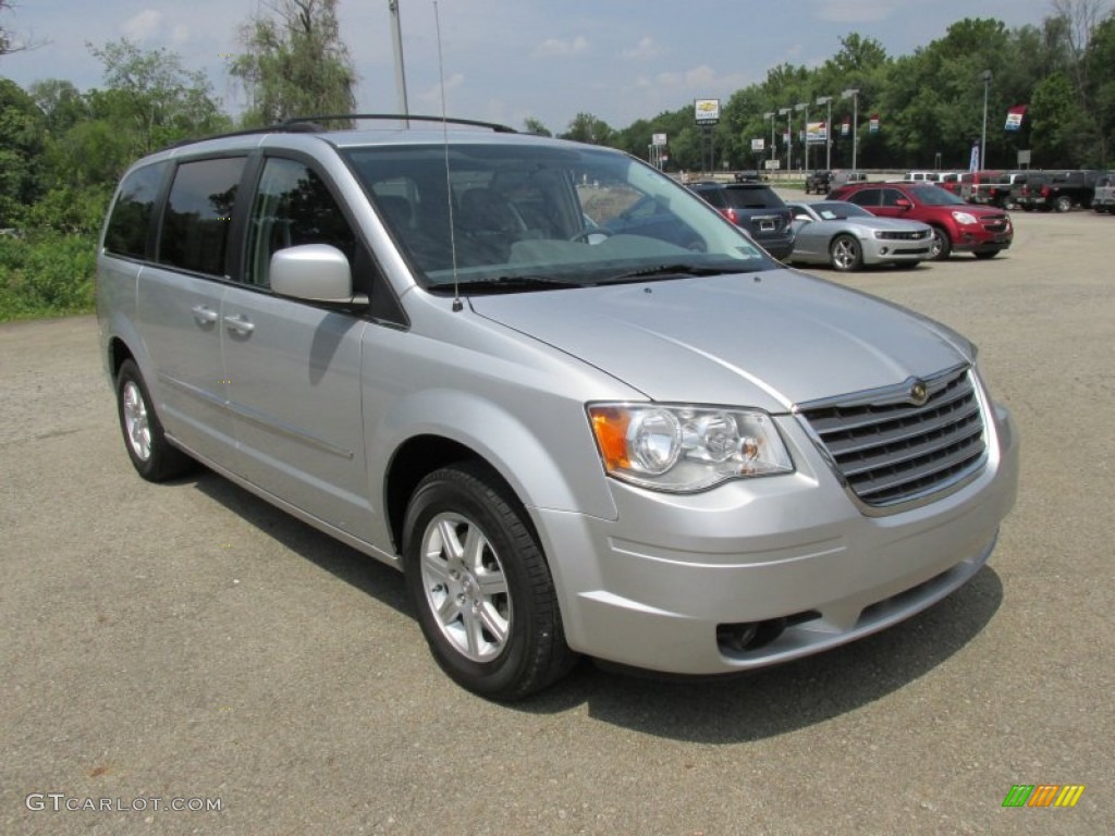 2010 Chrysler Town & Country Touring Exterior Photos