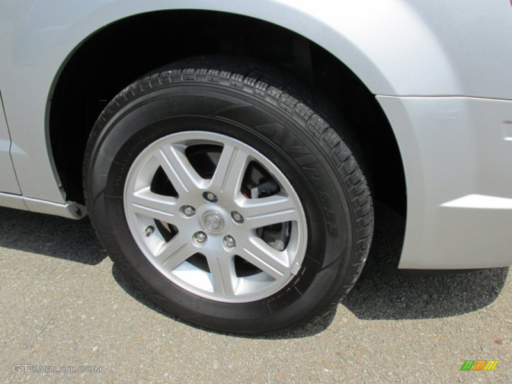 2010 Chrysler Town & Country Touring Wheel Photos