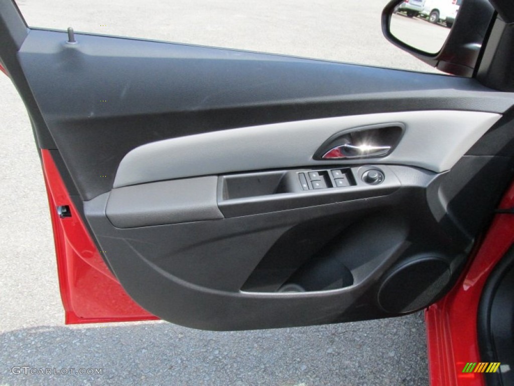 2014 Cruze LS - Red Hot / Jet Black/Medium Titanium photo #11