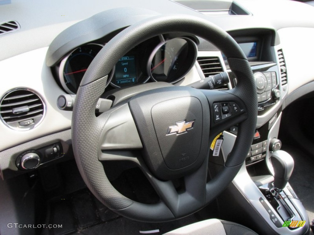 2014 Cruze LS - Red Hot / Jet Black/Medium Titanium photo #14