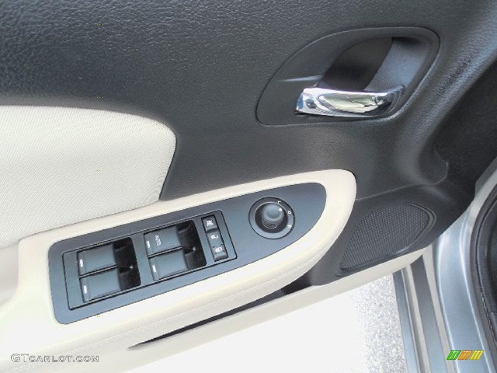 2012 200 Touring Sedan - Tungsten Metallic / Black/Light Frost photo #17