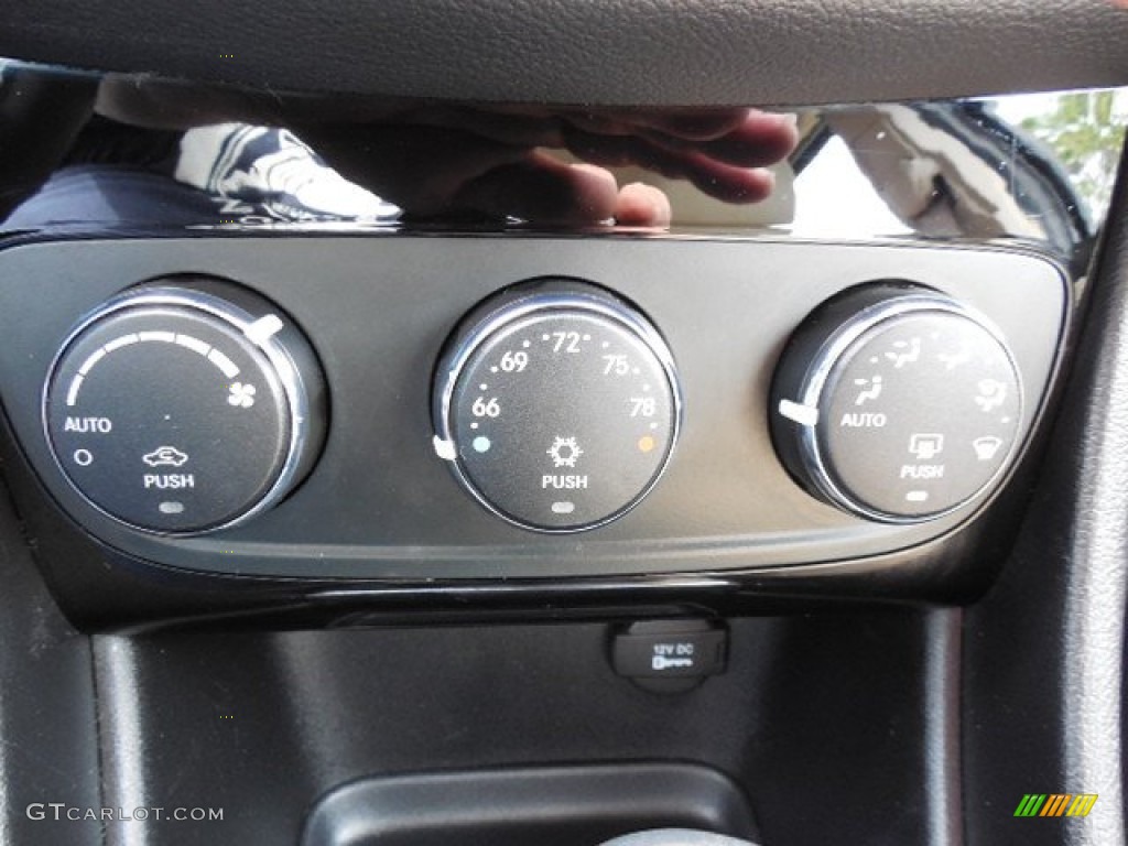 2012 200 Touring Sedan - Tungsten Metallic / Black/Light Frost photo #20