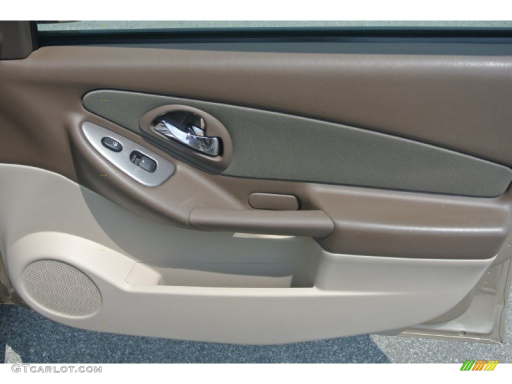 2007 Chevrolet Malibu LT Sedan Cashmere Beige Door Panel Photo #96066546