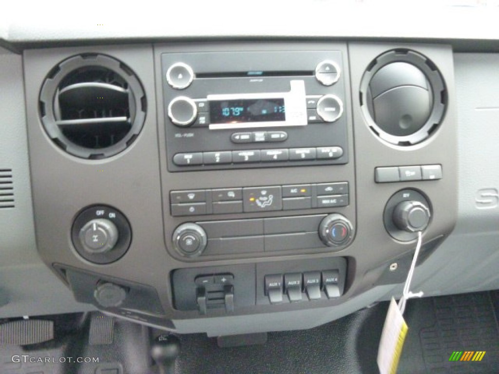2015 Ford F250 Super Duty XL Regular Cab 4x4 Controls Photo #96073482