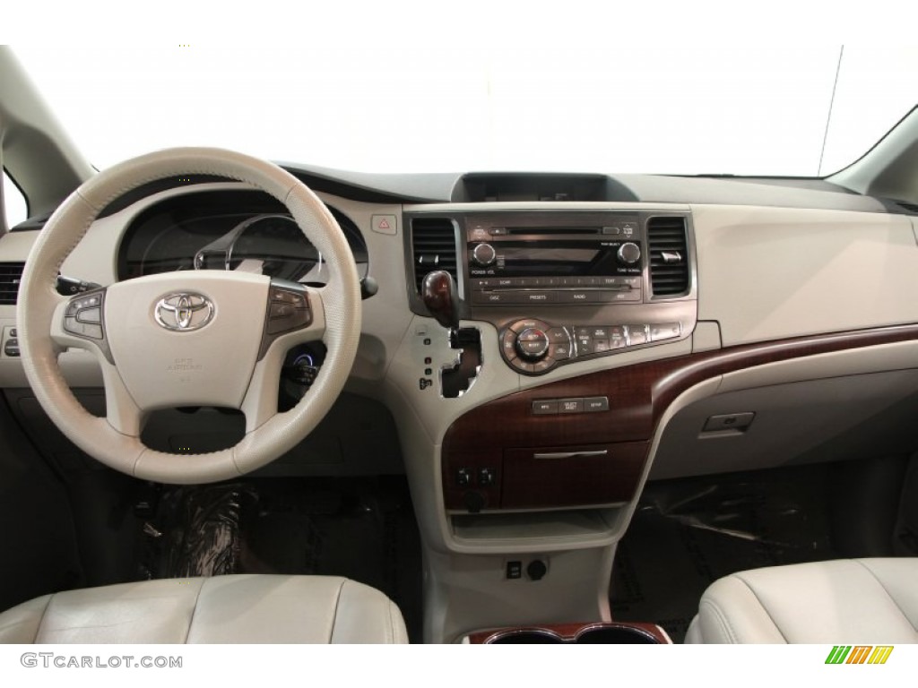 2012 Toyota Sienna XLE Dashboard Photos