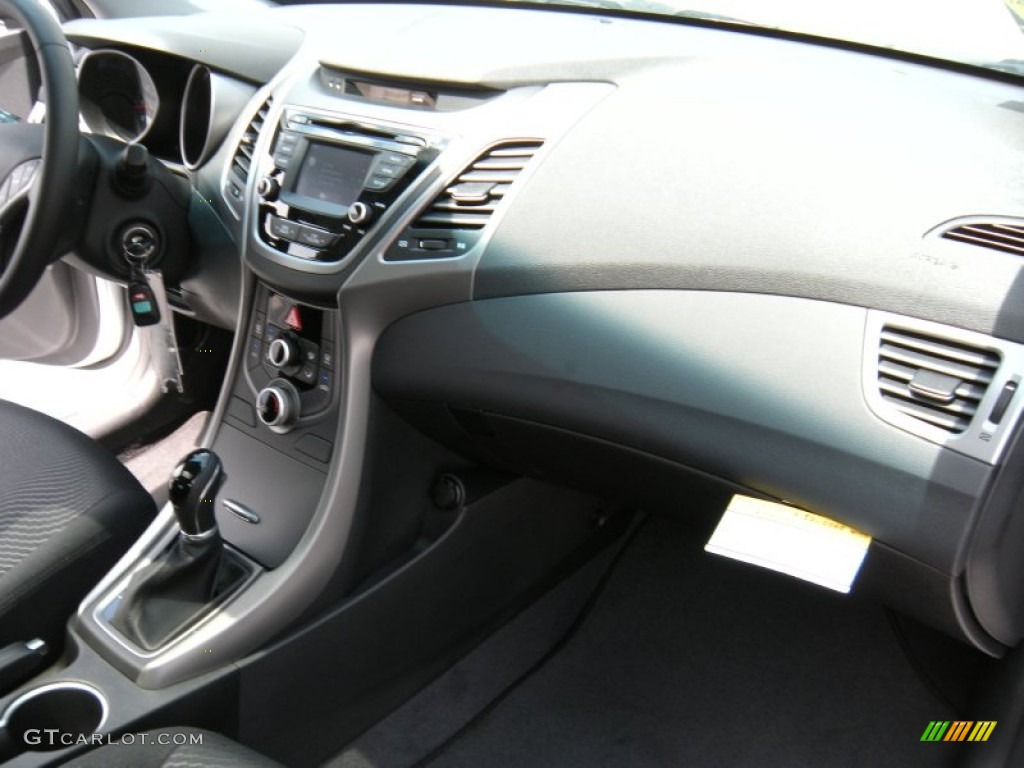 2015 Elantra SE Sedan - Shimmering Air Silver / Black photo #17