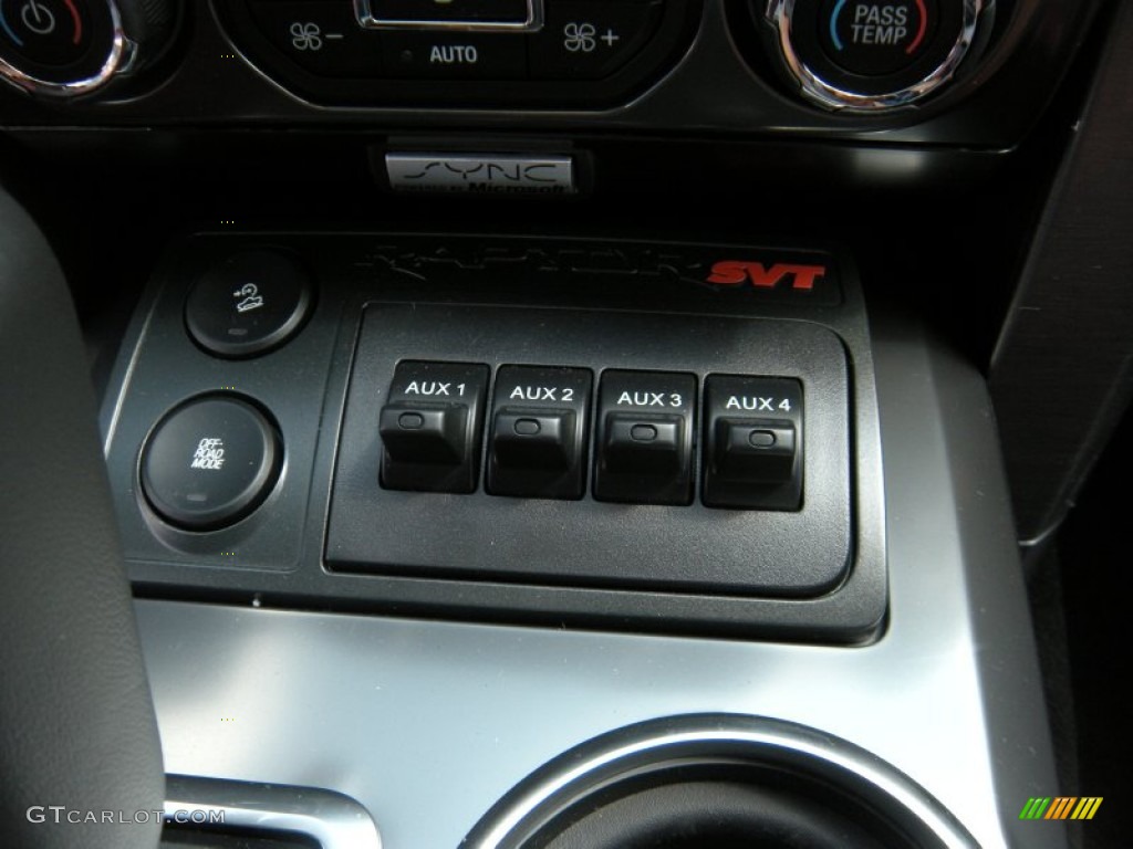 2014 Ford F150 SVT Raptor SuperCrew 4x4 Controls Photo #96079746