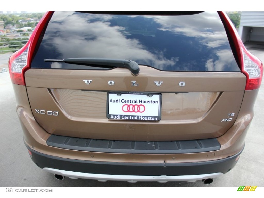 2010 XC60 T6 AWD - Terra Bronze Metallic / Sandstone/Espresso photo #7