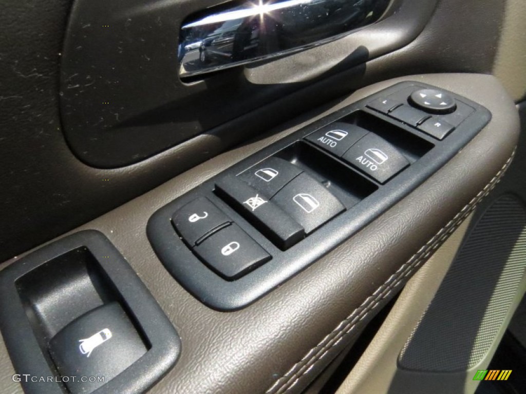 2014 Chrysler Town & Country Touring Controls Photo #96083826